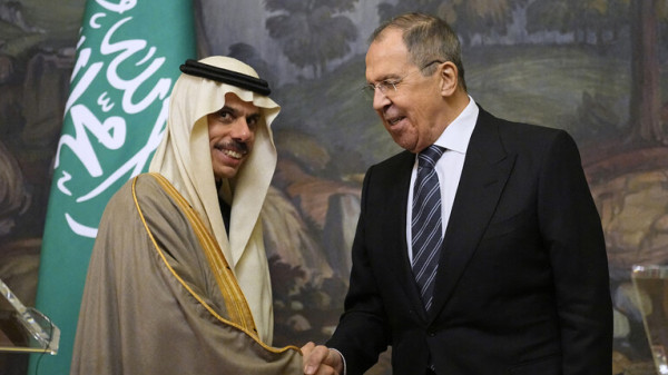 وزير الخارجية السعودي يتلقّى رسالة خطية من نظيره الروسي