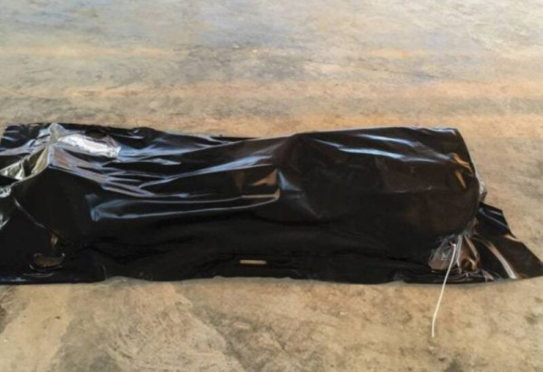 أميركية تتفاجأ بجثّة ملفوفة في كيس بلاستيكي مخبأة داخل منزلها