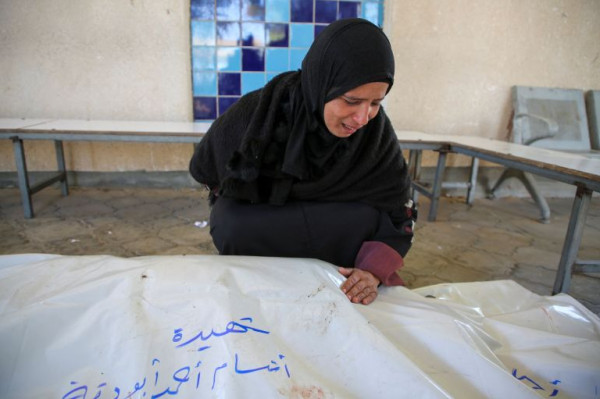 مركز حقوقي: الاحتلال يقتل امرأة فلسطينية كل ساعة في غزة