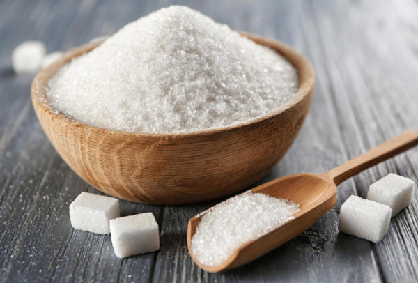 دراسة تحذر من الإفراط بتناول السكر الأبيض