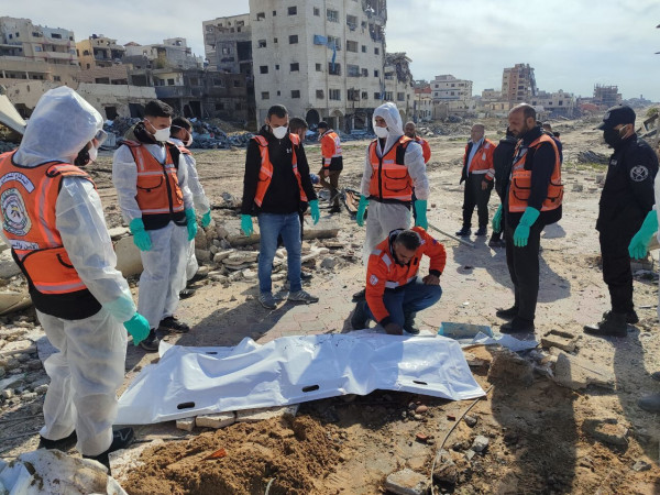 الدفاع المدني بغزة ينتشل جثامين عشرين شهيدًا من منطقة الشيخ زايد شمال القطاع
