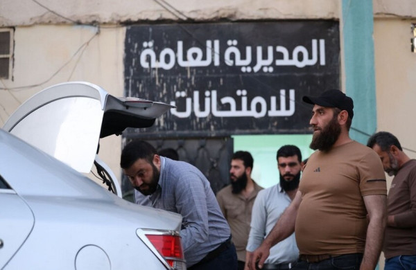 سوريا.. ضبط شبكة تروج سماعات لاسلكية للغش في الامتحانات