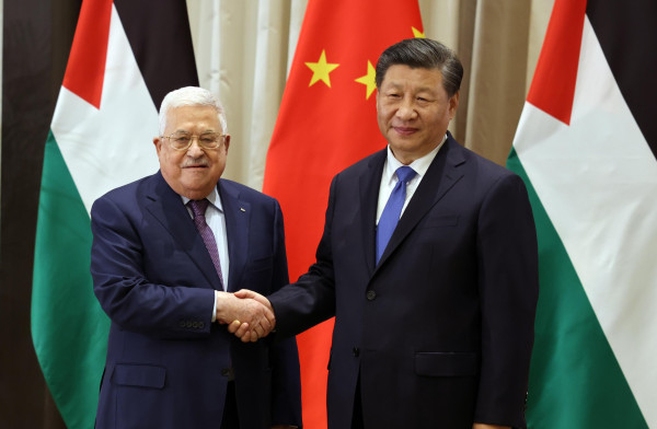 ماذا قال الرئيس عباس بعد فوز الرئيس الصيني بولاية رئاسية جديدة؟