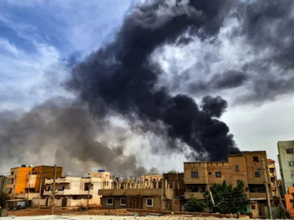 السودان: معارك عنيفة بالخرطوم وتحذيرات من انهيار القطاع الصحي