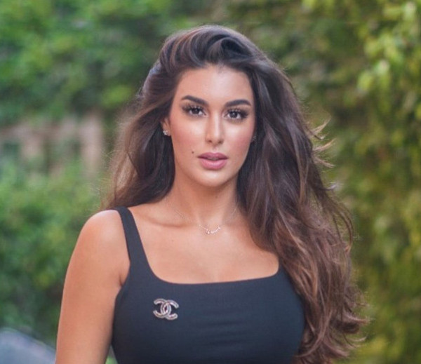 سعر خيالي.. ياسمين صبري تخطف الأنظار بإطلالة صيفية أمام البحر