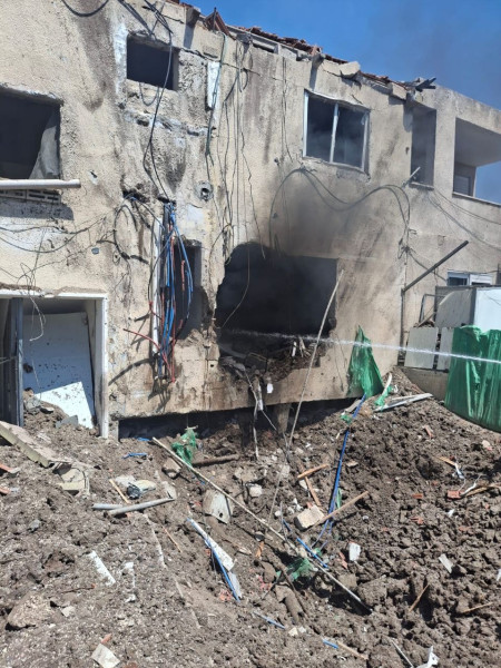 هجوم إيراني بالمسيّرات يستهدف مواقع متعددة في إسرائيل منذ الصباح (فيديو)