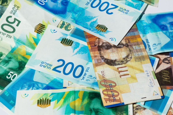 أسعار العملات مقابل الشيكل الاثنين