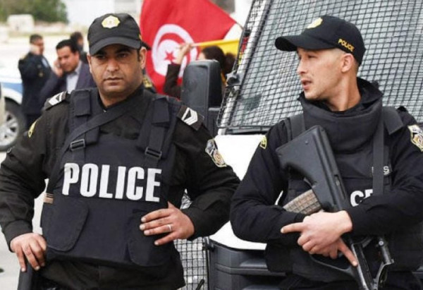قوات الأمن التونسية تعتقل قاضيين سابقين أحدهما كان مكلفاً بملف الاغتيالات