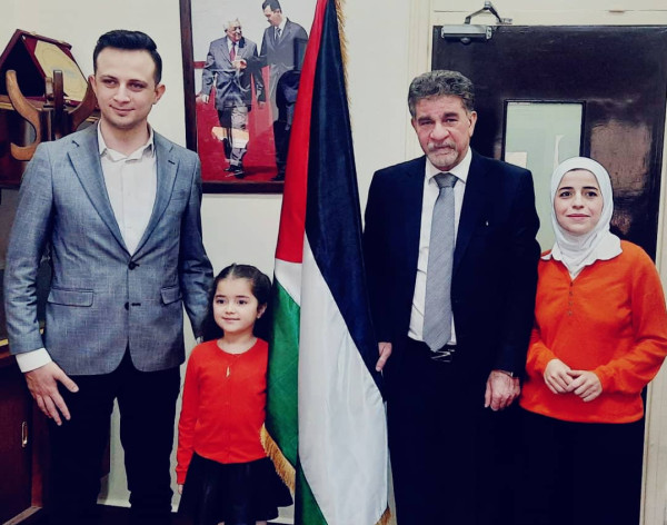 عبد الهادي يُكرم الطفلة شام البكور الفائزة بالمركز الأول بتحدي القراءة العربي