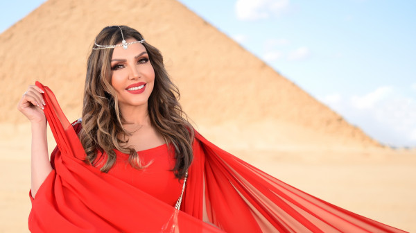 النجمة المصرية نادية مصطفى تطرح أحدث أعمالها الغنائية