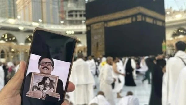 من أمام الكعبة.. محمد ثروت يدعو للراحل سمير غانم