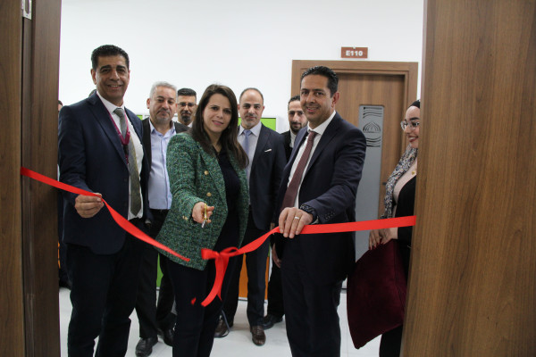 بنك فلسطين يساهم في إنشاء مختبر الدراسات العليا والبحث العلمي في جامعة فلسطين الأهلية