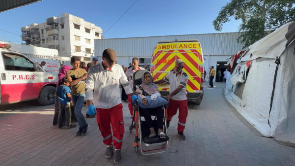 الهلال الأحمر الفلسطيني يخلي ثلاثة مرضى من مستشفى العودة المحاصر رغم الاحتجاز وإطلاق النار