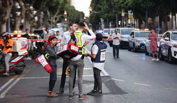 عامل أردني يطعن إسرائيليّاً في تل أبيب.. وشاباك يُحقق