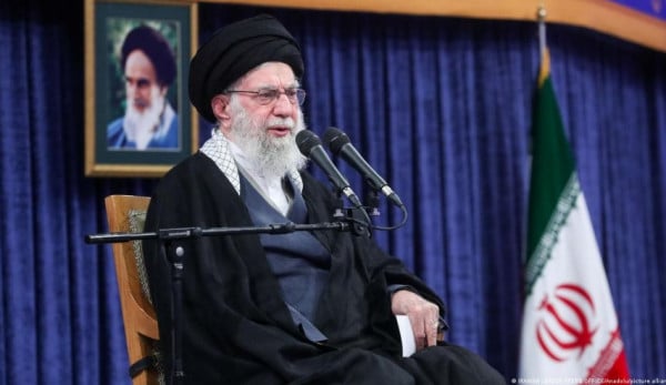 اخبار العالم – إيران: إعلان الحداد 40 يومًا عقب الإعلان الرسمي عن مقتل خامنئي في غارات إسرائيلية