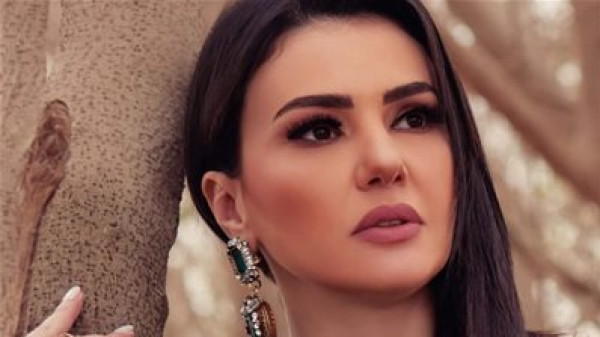 شاهد.. دينا فؤاد تحذر أصدقائها من هذا الشخص