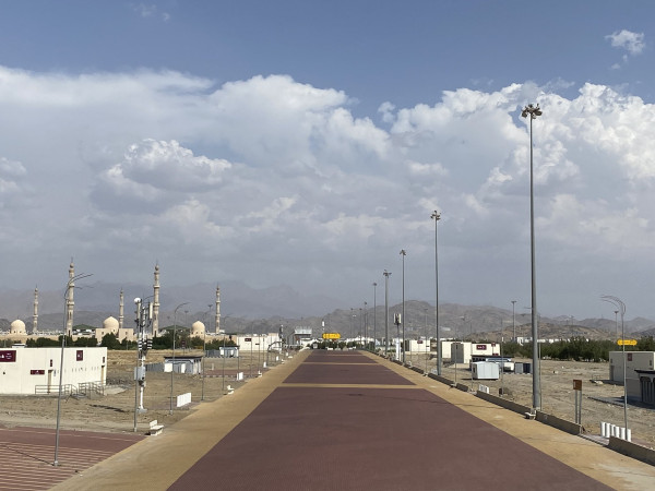 موسم الحج.. البدء بتنفيذ تجربة تقنية تبريد الطرق في منطقة رمي الجمرات