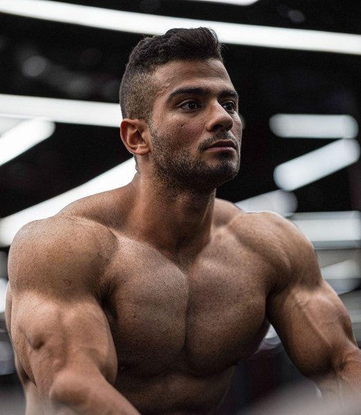 خبير التغذية محمد إيهاب يؤكد أهمية شرب كميات كافية من المياه لصحة الجسم