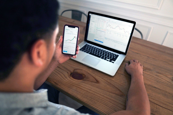 تقييم الارتباطات بين الأسواق للتنبؤ بتقلبات المؤشرات العالمية