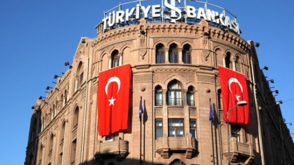 خطوة مفاجئة.. البنك المركزي التركي يرفع الفائدة إلى 25%