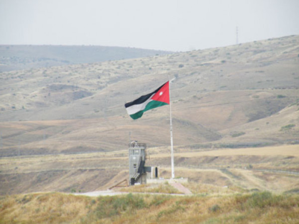 الاحتلال يعلن اعتقال شخصين عبروا الحدود من الأردن