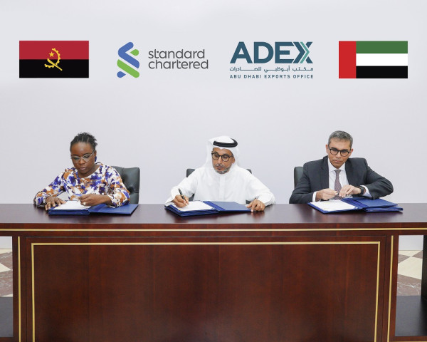 مكتب أبوظبي للصادرات يوقع اتفاقيتي تمويل مع أنغولا بقيمة 445 مليون درهم