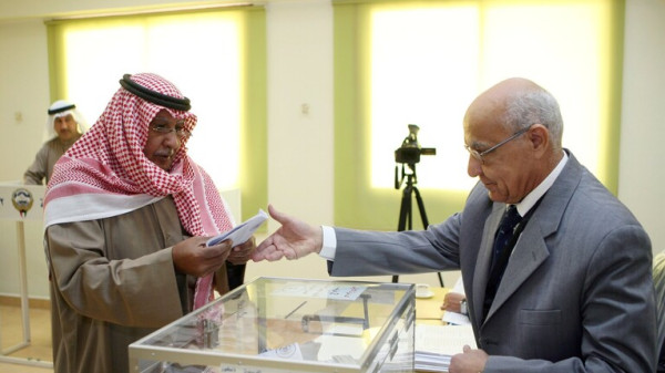 الكويتيون ينتخبون برلمانهم الجديد