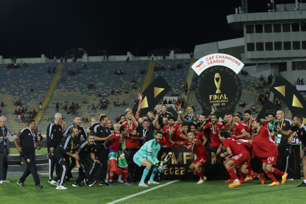بعد واقعة الصفع.. الأهلي المصري يفرض غرامة كبيرة على لاعبه الشحات