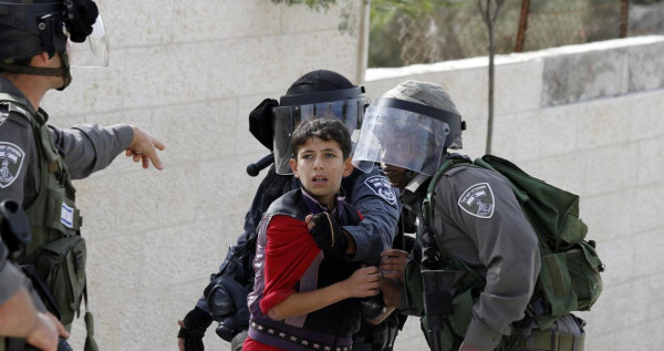 القدس: الاحتلال يعتقل طفلاً ويفرض الحبس المنزلي على آخر