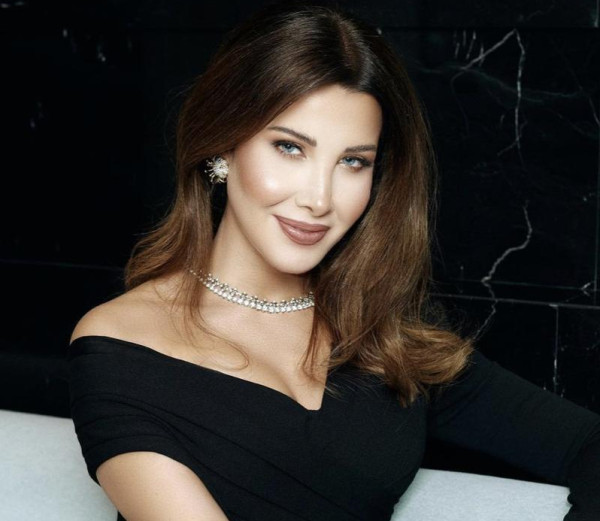 بطريقة عفوية ابنة نانسي عجرم تقتحم المسرح وتغني مع والدتها