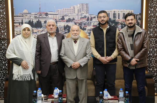 غزة: رئاسة التشريعي تكرم مدير عام اللجان لبلوغه السن العطاء
