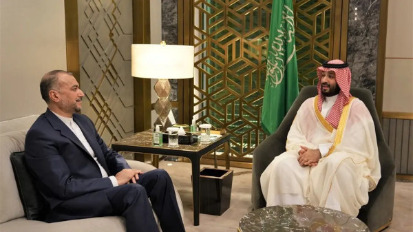 ولي العهد السعودي يبحث مع وزير خارجية إيران سبل تعزيز العلاقات