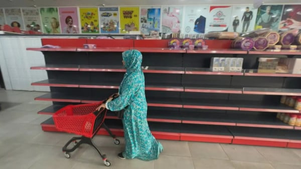 فلسطين – مباحث التموين بغزة تعتقل 29 تاجراً مخالفاً وتغلق 11 محلاً تجارياً