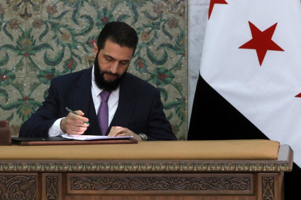 ما أبرز بنود الإعلان الدستوري الذي وقعه الرئيس السوري؟