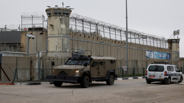 (يديعوت أحرنوت): تأخر إطلاق سراح الأسرى الفلسطينيين يعرض الاتفاق للخطر