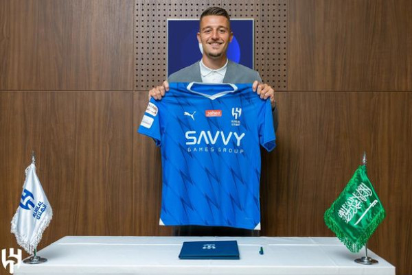 الهلال السعودي يواصل صفقاته القوية ويضم سافيتش