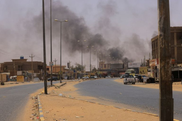 اتصالات مكثفة مع البرهان لإنهاء الأزمة في السودان