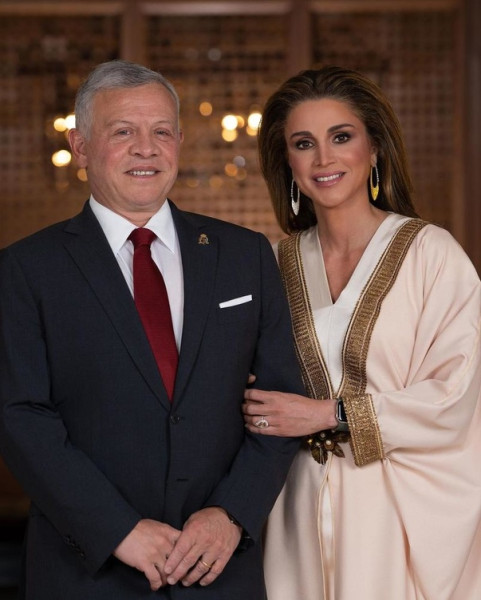 بالفيديو.. الملكة رانيا تحتفل بعيد زواجها الـ 30 على أنغام "ألف ليلة وليلة"