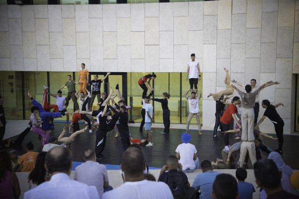 مدرسة سيرك فلسطين تختتم نشاطات برنامج التبادل الثقافي بين فنانين من فلسطين وبلجيكا