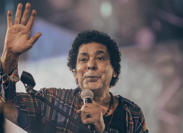بالفيديو: عمرو مصطفى يكشف حقيقة اعتزال الكينج محمد منير الغناء