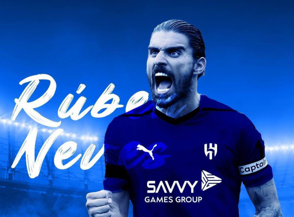 الهلال السعودي يضم البرتغالي نيفيز