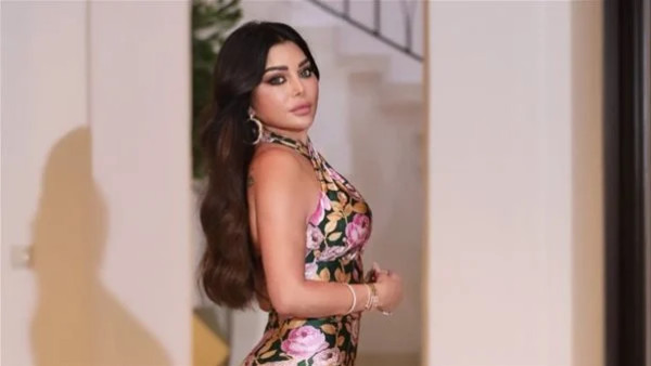 هيفاء وهبي تستعرض رشاقتها بجمبوست مشجّر والجمهور يغازلها