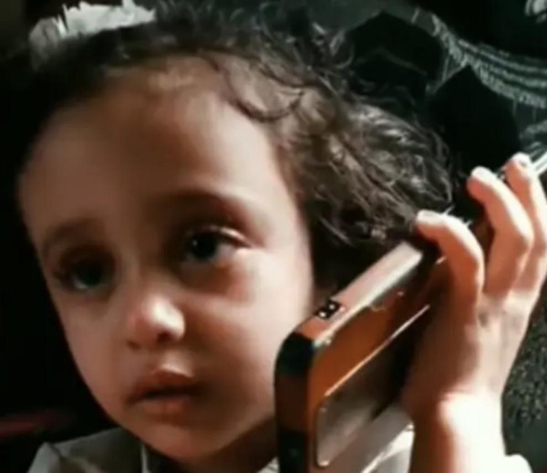 طفلة تتصدر محركات البحث بفيديو عفوي لها