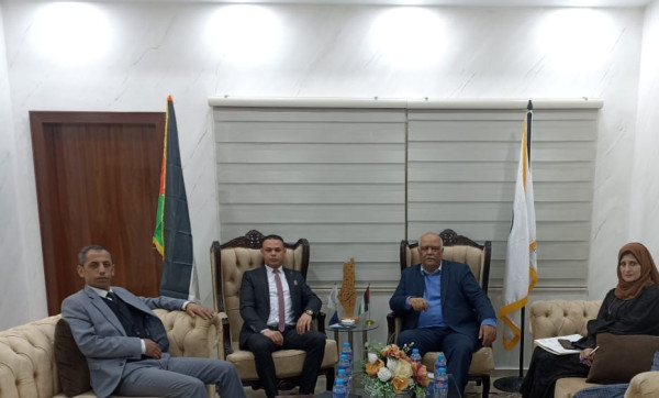 طاقم بيت القانون يهنئون رئيس جامعة فلسطين سالم صباح لتعيينه رئيساً للجامعة