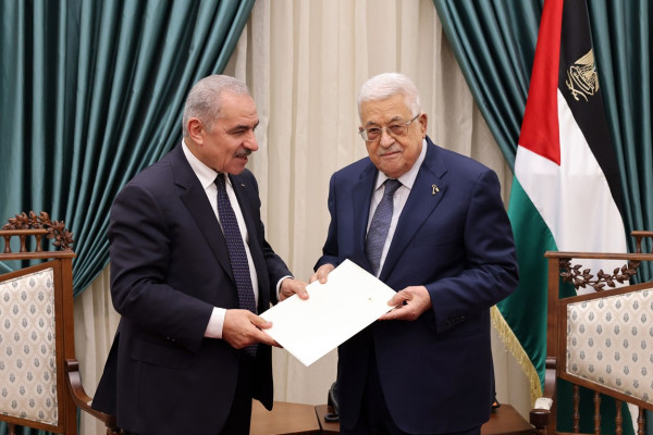الرئيس عباس يقبل استقالة حكومة اشتية ويكلفه بتسيير الأعمال لحين تشكيل حكومة جديدة