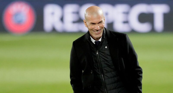 ريال مدريد يتواصل مع زيدان