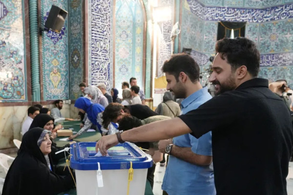 انطلاق الجولة الثانية من الانتخابات الرئاسية في إيران