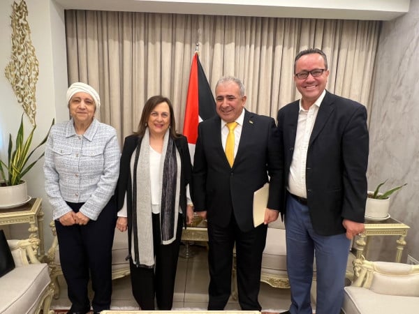 فلسطين – قامت جمعية المواساة بزيارة تهنئة للسفير الأسعد بمناسبة توليه منصبه الجديد سفيرا لفلسطين في لبنان