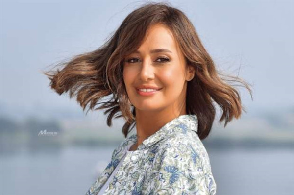 بالفيديو.. حلا شيحة تعلم ابنتيها الصلاة وقراءة القرآن