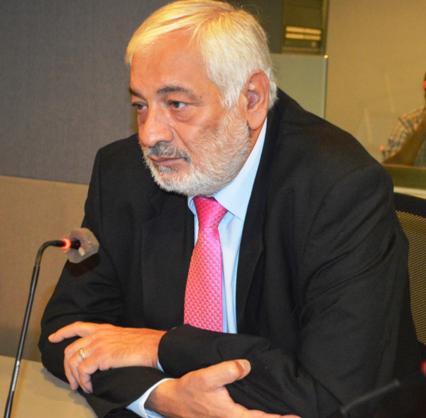وخزات دبّوس في عناوين مجهولة الصحفي المحظوظ جدّاً